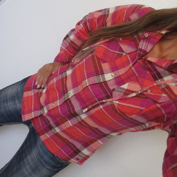 Legendary Whitetails Shacket Size Medium Pink Plaid Hooded Button-Up - Picture 2 of 10